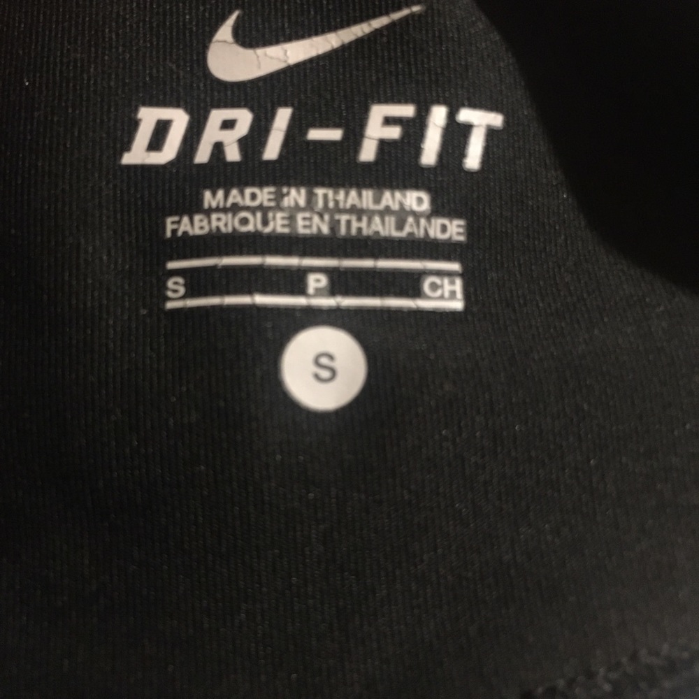 Nike - Dri-Fit Cropped Workout Gear - Picture 4 of 4